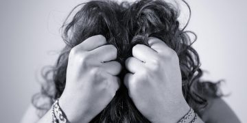 o-que-fazer-para-evitar-o-frizz-e-o-ressecamento-do-cabelo-no-clima-frio-e-seco-–-jovem-pan