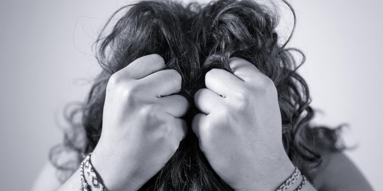 o-que-fazer-para-evitar-o-frizz-e-o-ressecamento-do-cabelo-no-clima-frio-e-seco-–-jovem-pan