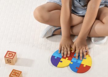 Clínicas de Campos são suspeitas de fraudar atendimentos a crianças com autismo; vereador quer CPI