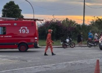 Grave acidente entre carro e moto deixa jovem ferido na Pecuária