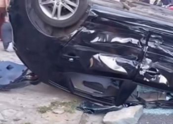 Colisão seguida de capotamento deixa uma mulher ferida no bairro João Maria, em Campos