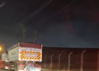 Motociclista morre após colidir em traseira de caminhão na Campos-Farol