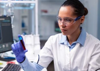 Como a demanda por exames impulsiona o apoio laboratorial no Brasil?