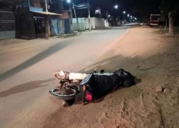 Motociclista é assassinado em cima da moto em Campos