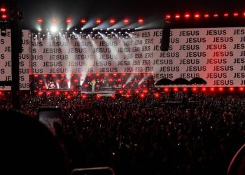 Marcha para Jesus 2026 reúne multidão em grande ato de fé e transforma o Centro do Rio de Janeiro