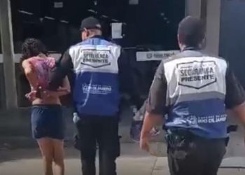 Ladra é presa após furtar caixa de som em loja do Centro de Campos