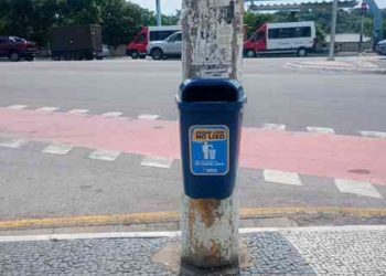 Para manter Centro limpo, 300 novas papeleiras são instaladas em Campos