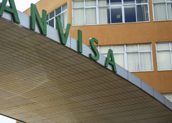 anvisa-determina-recolhimento-de-lote-da-agua-mineral-cristal-sem-gas