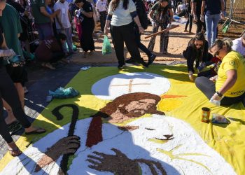 jovens-no-df-se-unem-por-tapetes-de-corpus-christi e-“jejum”-de-telas