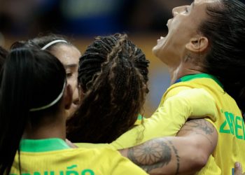 em-virada-relampago,-selecao-brasileira-feminina-vence-estados-unidos