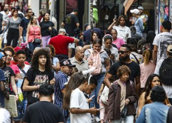 salarios-diminuem-pobreza-em-22-regioes-metropolitanas
