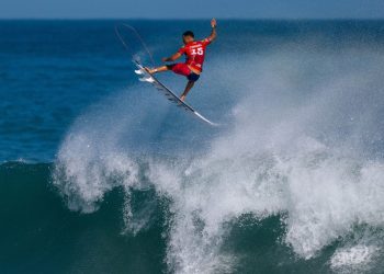 com-4-surfistas,-brasil-segue-na-briga-pela-etapa-de-saquarema