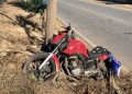Queda de moto deixa três feridos em Campos