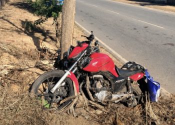 Queda de moto deixa três feridos em Campos