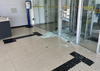 Alucinado, travesti invade Banco do Brasil do Centro de Campos