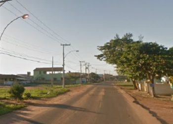 Morador da praia de Santa Clara é baleado após ter a casa invadida por bandidos