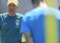ancelotti-da-pista-de-martinelli-para-vaga-de-paqueta-contra-noruega