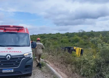 onibus-com-romeiros-tomba-no ceara-e-provoca-morte-de-duas-pessoas