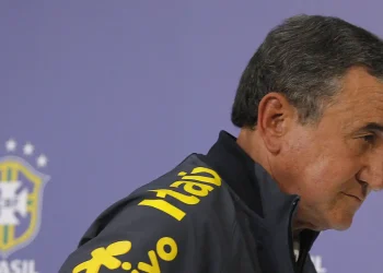 parreira-permanece-internado-na-uti-com-quadro-de-infeccao-pulmonar