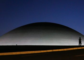 congresso-aprova-medidas-de-divulgacao-em-massa-do-ligue-180