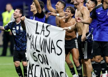 ato-de-jogadores-argentinos-reacende-debate-sobre-dominio-das-malvinas