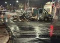 Caminhão de pequeno porte pega fogo ao colidir com carro na 28 de Março