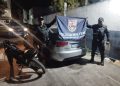 Carro roubado em assalto a residência é encontrado em área de mata em Nova Goitacazes