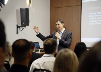 Advogado Indio da Costa lançou em Campos livro que mostra a realidade da tabela defasada do SUS