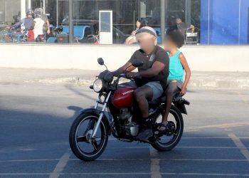 Guarda Municipal faz alerta sobre regras para transporte de crianças em motocicletas