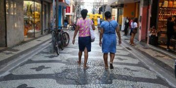 Acordo regulamenta trabalho no comércio em feriados
