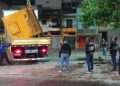 Prefeitura remove trailers instalados irregularmente no Centro de Campos
