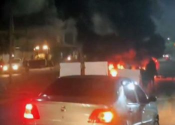 Moradores bloqueiam importante avenida de Campos em protesto por morte de jovem inocente