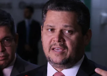 alcolumbre-envia-pec-do-fim-da-escala-6×1-para-ccj-do-senado