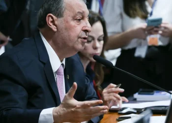 relator-da-ccj-do-senado-vota-a-favor-da-pec-do-fim-da-escala-6×1
