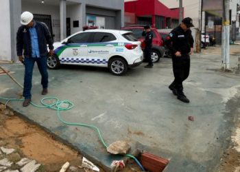 Responsável por comércio é levado para a delegacia após flagra de furto de água em Campos