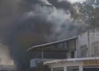 Casa pega fogo no Eldorado e assusta moradores