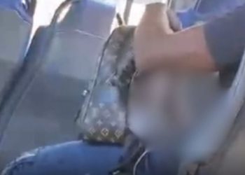 Passageiro mostra as partes íntimas dentro de ônibus de Campos