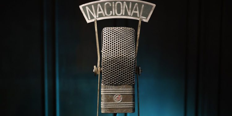 no-mundo-da-bola-recorda-momentos-epicos-do-esporte-na-radio-nacional