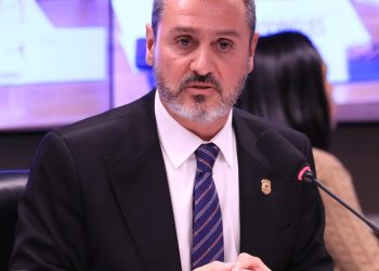 dino-determina-reintegracao-de-andrei-rodrigues-no-comando-da-pf