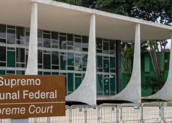 stf:-gilmar-mendes-sugere-adiar-sessao-sobre-conduta-de-moraes