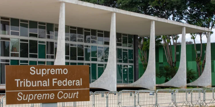stf:-gilmar-mendes-sugere-adiar-sessao-sobre-conduta-de-moraes