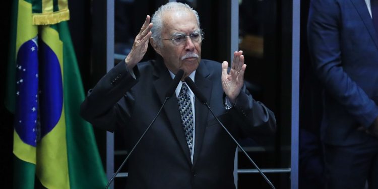 ex-presidente-jose-sarney-e-internado-com-quadro-de-pneumonia