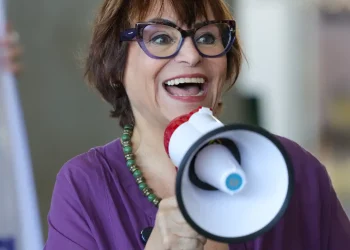 viva-maria,-da-radio-nacional,-presta-servico-a-mulheres-ha-45-anos