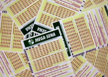 mega-sena-acumula-para-r$-102-milhoes;-confira-os-numeros-sorteados