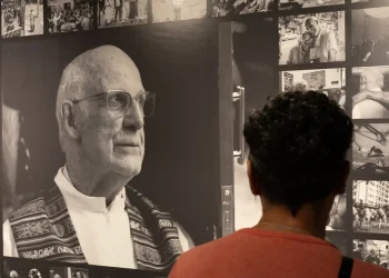 exposicao-em-sp-homenageia-padre-julio-e-pessoas-em-situacao-de-rua