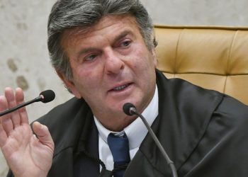 fux-suspende-decisao-de-dino-que-restabelecia-posts-de-nossa-senhora