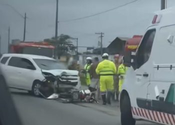Acidente com moto e carro deixa motociclista ferido em Campos