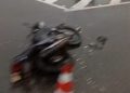 Colisão entre carro e moto trava o trânsito na BR-101, nas proximidades do Shopping Estrada