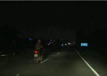 Motociclista vai parar no hospital após cair durante assalto e ter moto roubada em Campos
