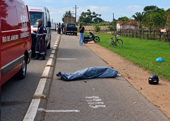 Carro desgovernado atropela e mata motociclista na Campos-São João da Barra